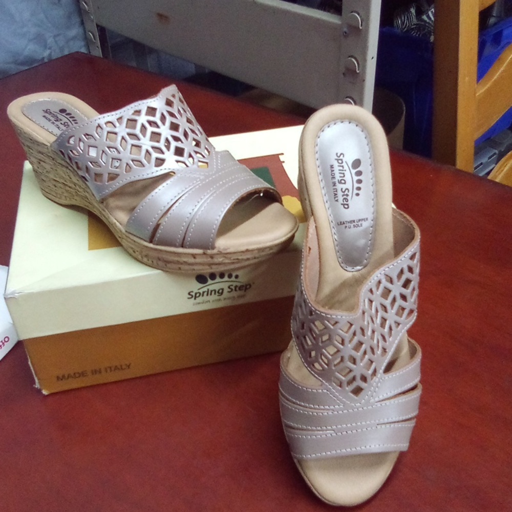 SPRING STEP GOLD WEDGE SANDAL